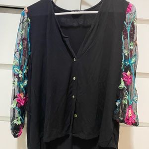 Kim & Cami small, lace sleeves